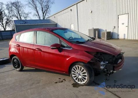 2014 Ford Fiesta Titanium z USA, uszkodzony, nr VIN 3FADP4FJ2EM154093